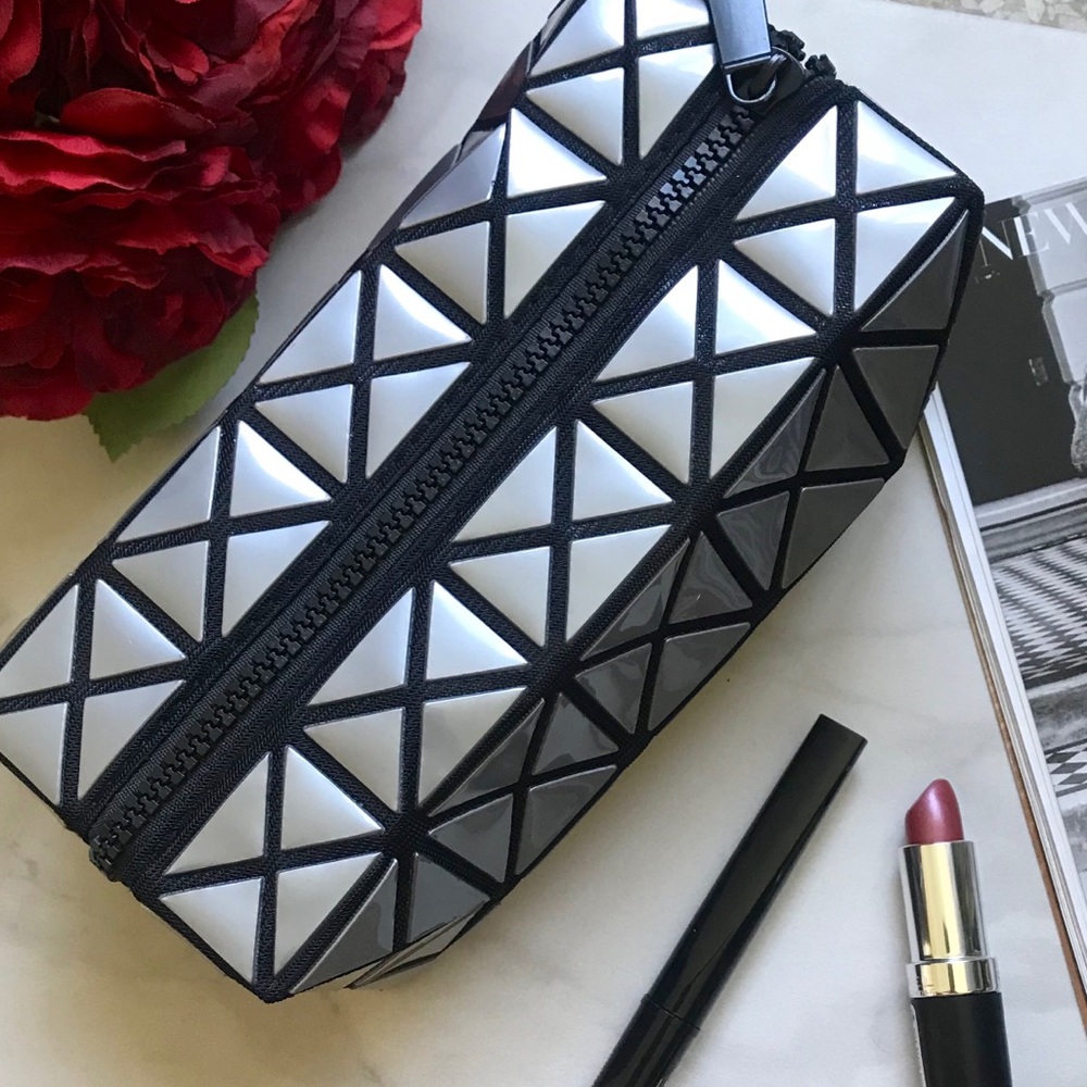 Metallic Silver Geometric Make Up Bag Case - Picture 3 of 7